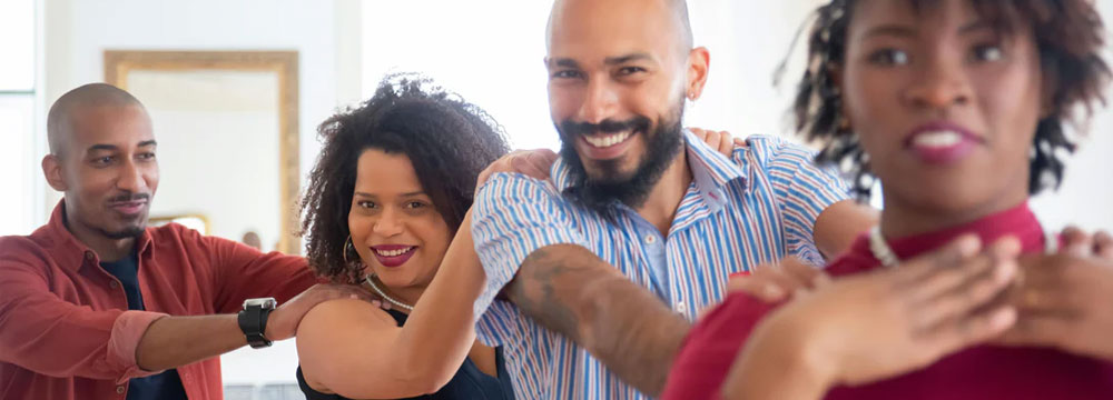 30 Signs of a Perfect Host: A Guide to Gracious Entertaining